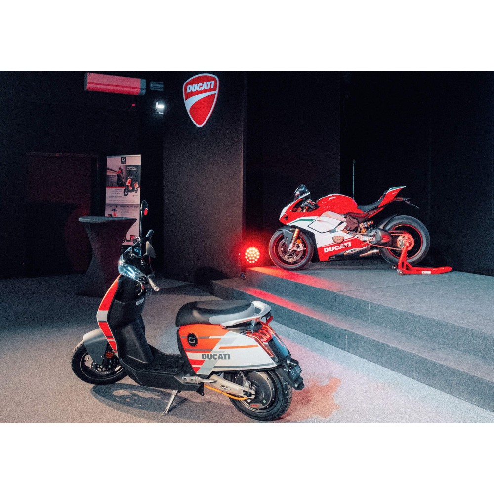 Электроскутер Super Soco Cux Ducati 4